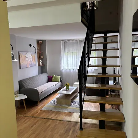 Mia's Duplex Escópia